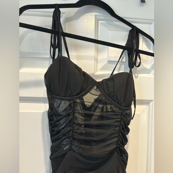 OW Collection Mini dress reformation sexy New Year’s Eve holiday - Picture 5 of 8